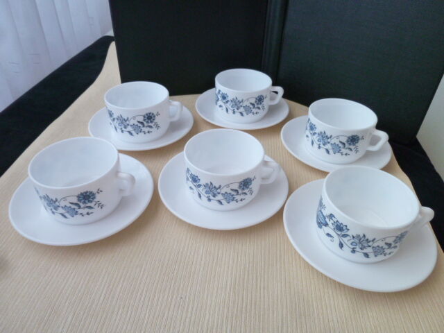 Set of 6 cups of tea or chocolate vintage in arcopal