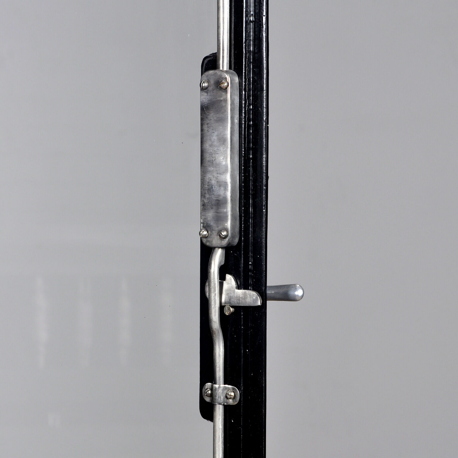 Vitrine médicale en fer et verre années 1930