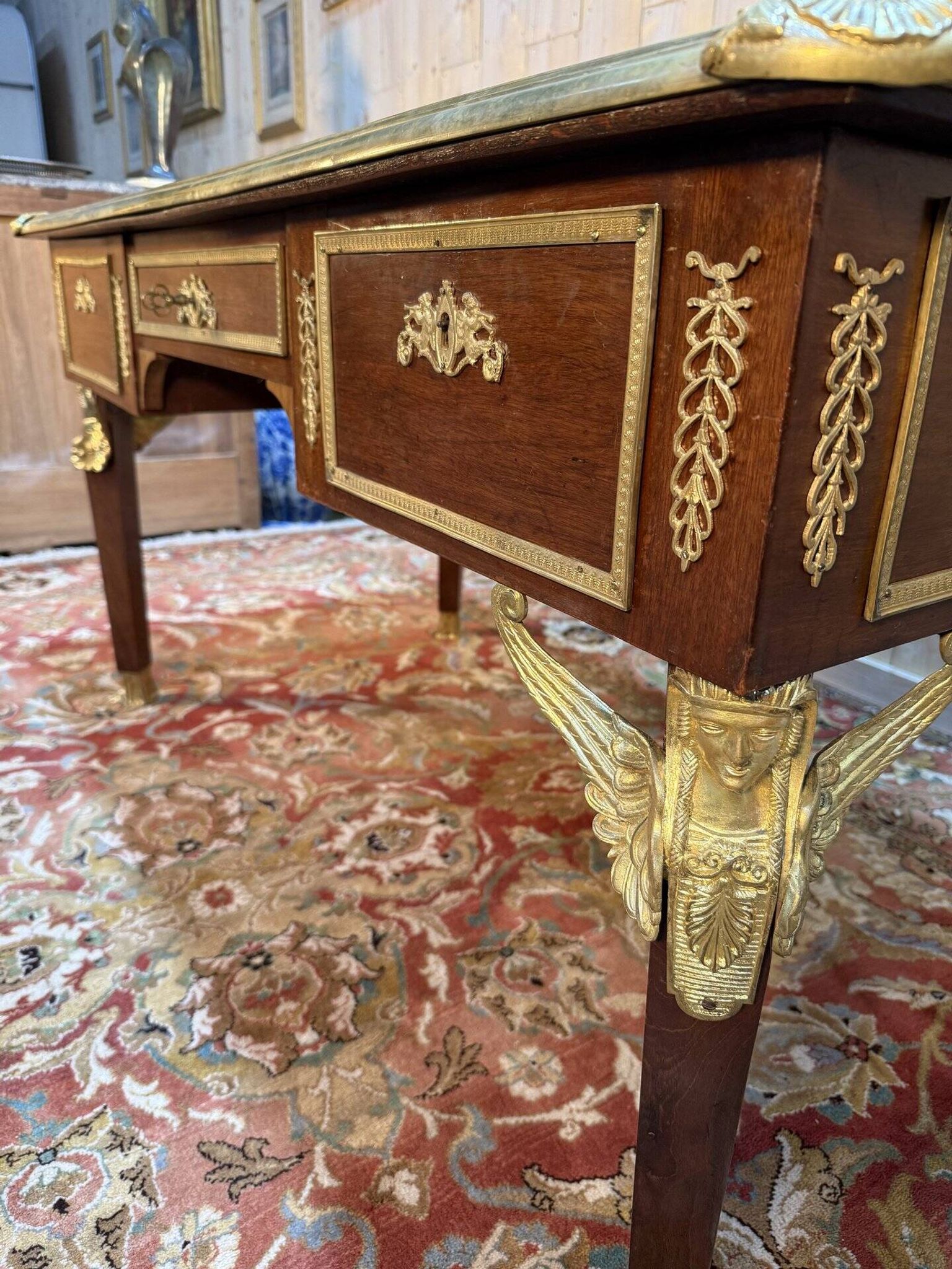 Bureau double plat de style empire en acajou et cuir vert