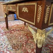 Bureau double plat de style empire en acajou et cuir vert