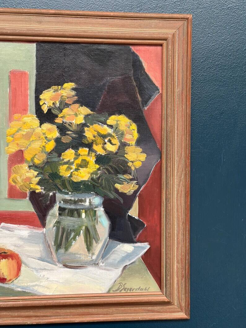 Original Swedish Oil on Panel from the 1940s – "Floral Still Life" by B. Segerdahl – Signed – Framed – 56 × 48 cm (22" × 18.9")