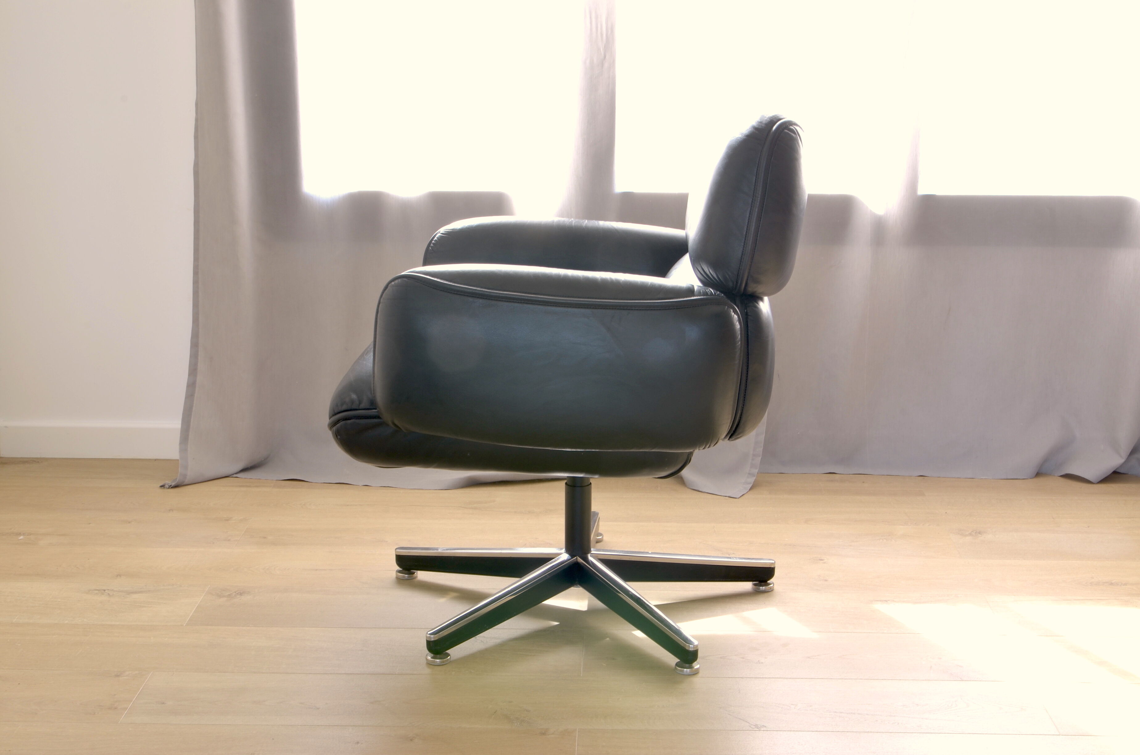 Beautiful Armchair of Otto Zapf for KNOLL black leather