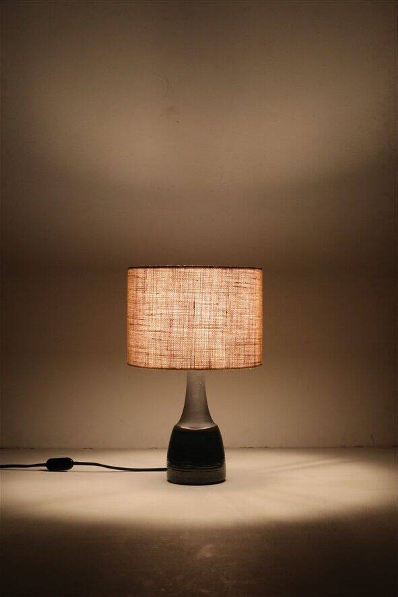 Søholm "1040" table lamp with jute lampshade / ceramic / mid-century / Danish modern design / 1960s / 1970s / Cloos & Co.