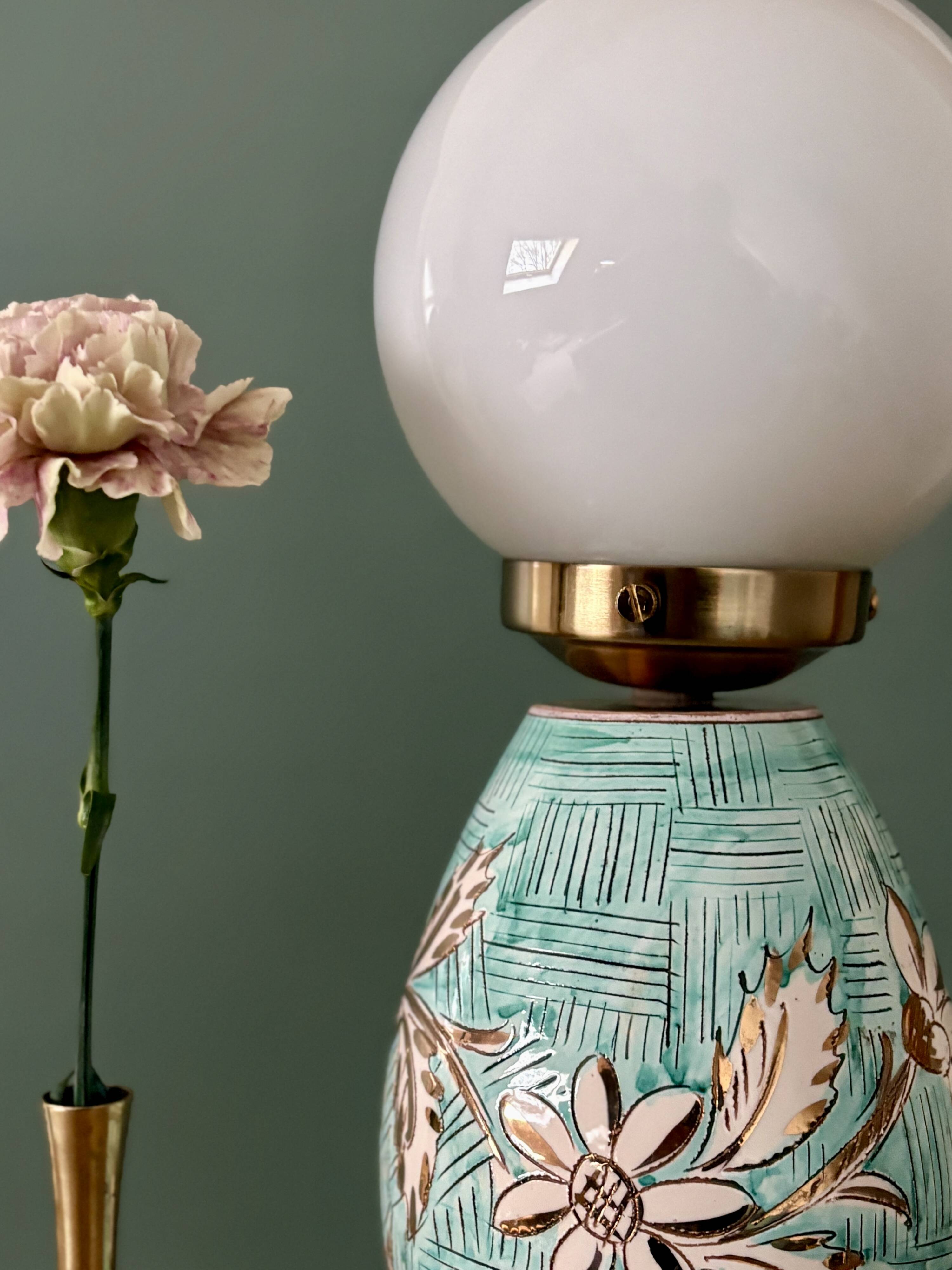 Lampe vintage en céramique et opaline blanche.