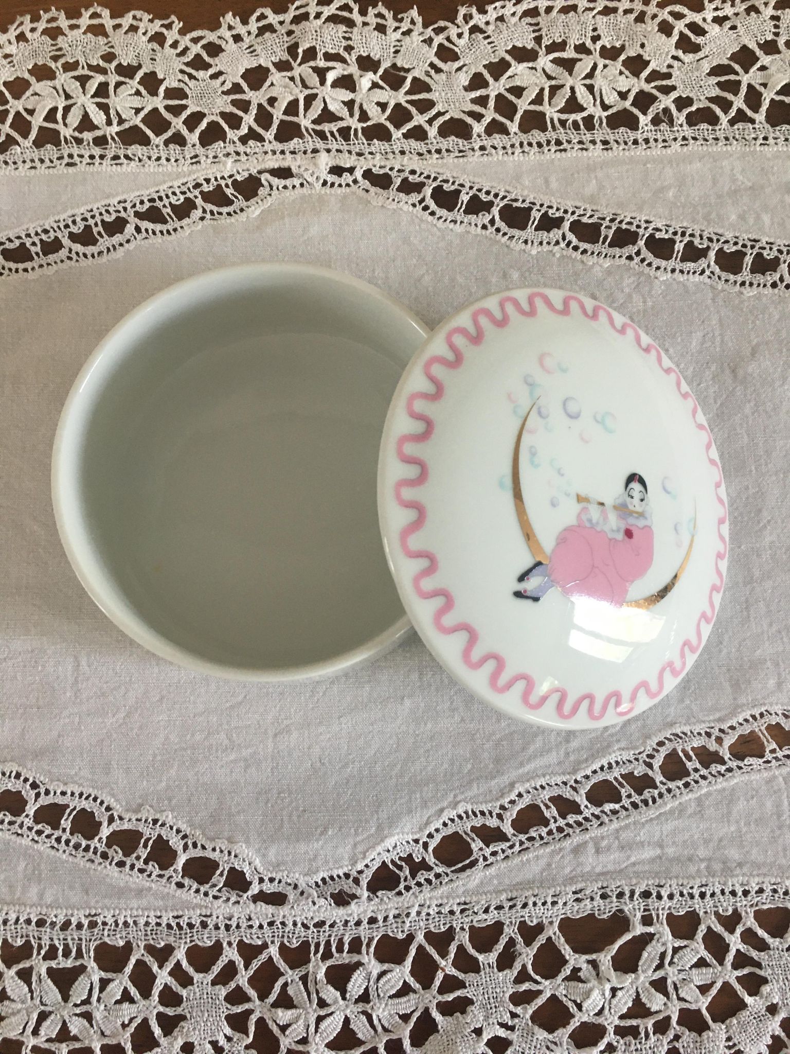 Jewelry box/candy maker in porcelain Pierrot La Lune
