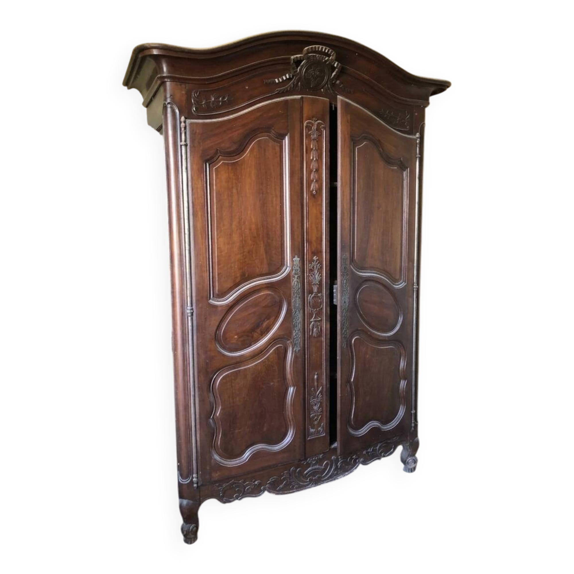 Large Provençal wardrobe in solid walnut, carved – 150x80x264 cm