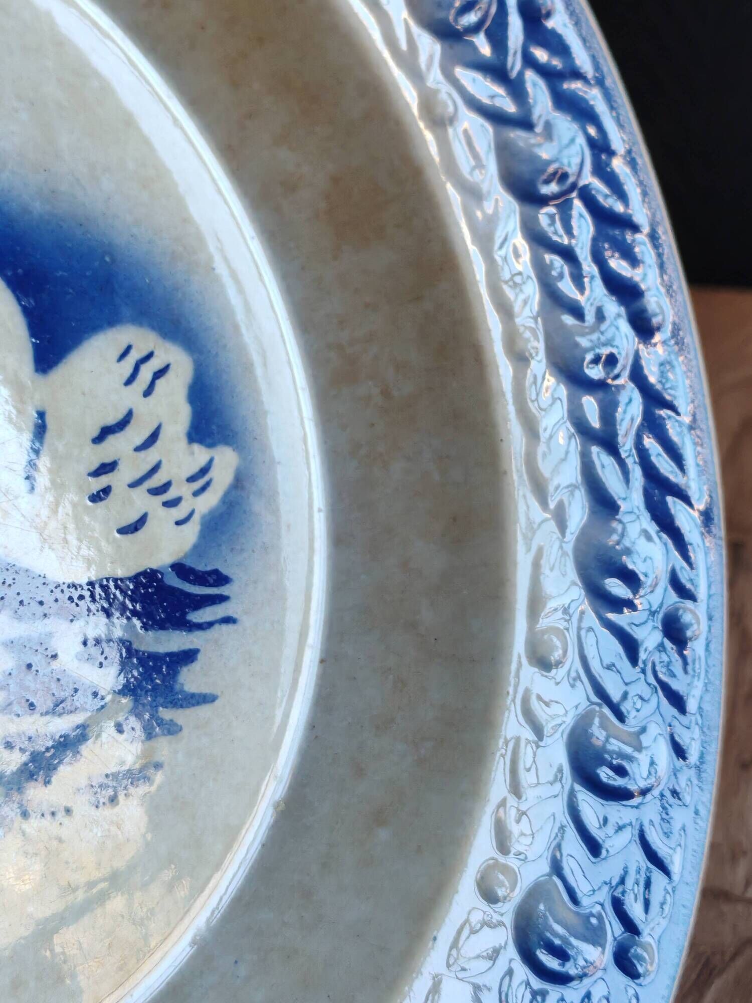 Hollow plate Moulin des Loups Hamage France, blue and white swan decoration.