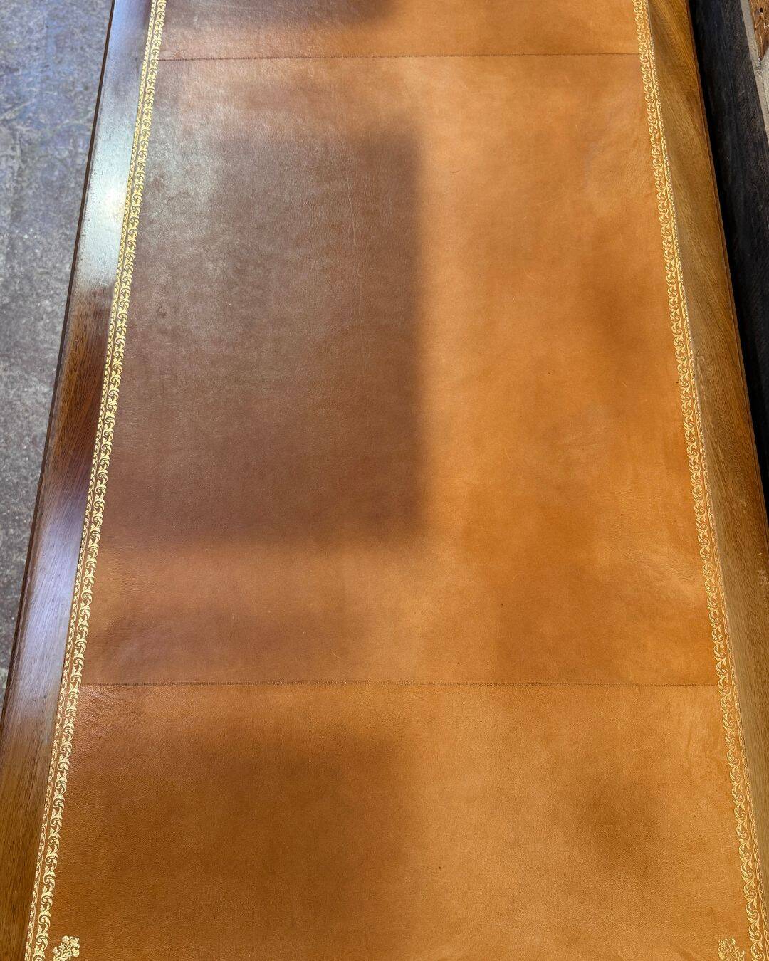 Louis XVI style desk - Walnut & Leather - 1970s