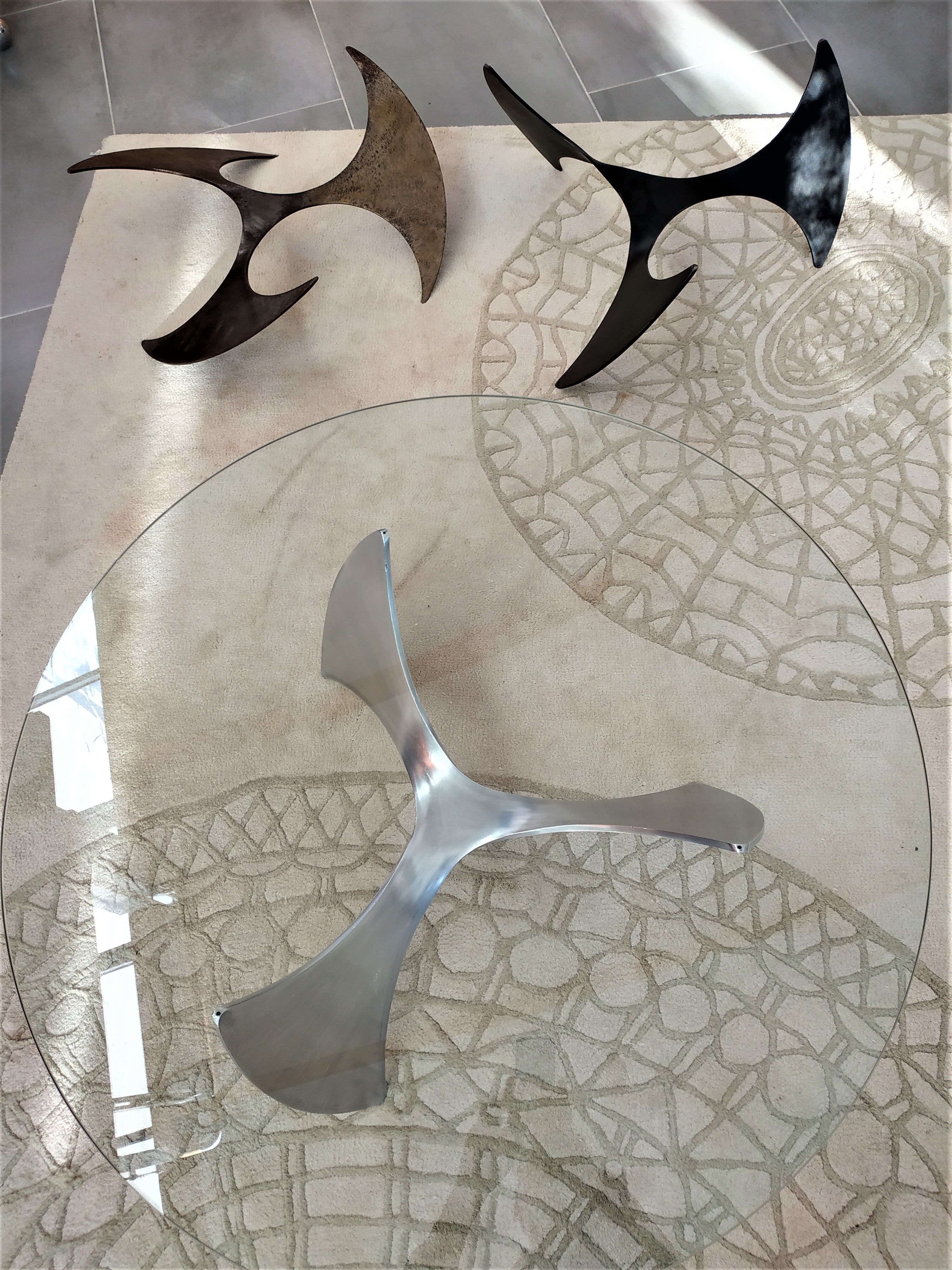 Knut Hesterberg's Propeller (propeller) aluminum round coffee table