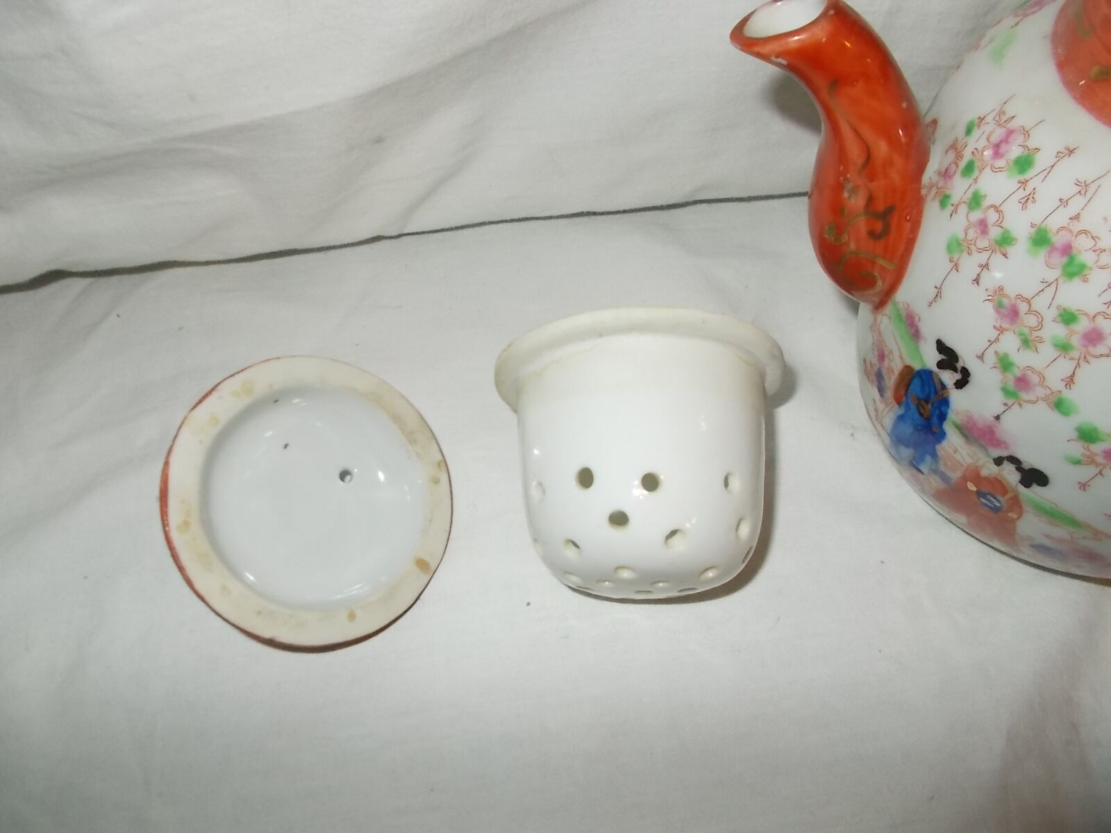 Very fine porcelain maruku china tea service