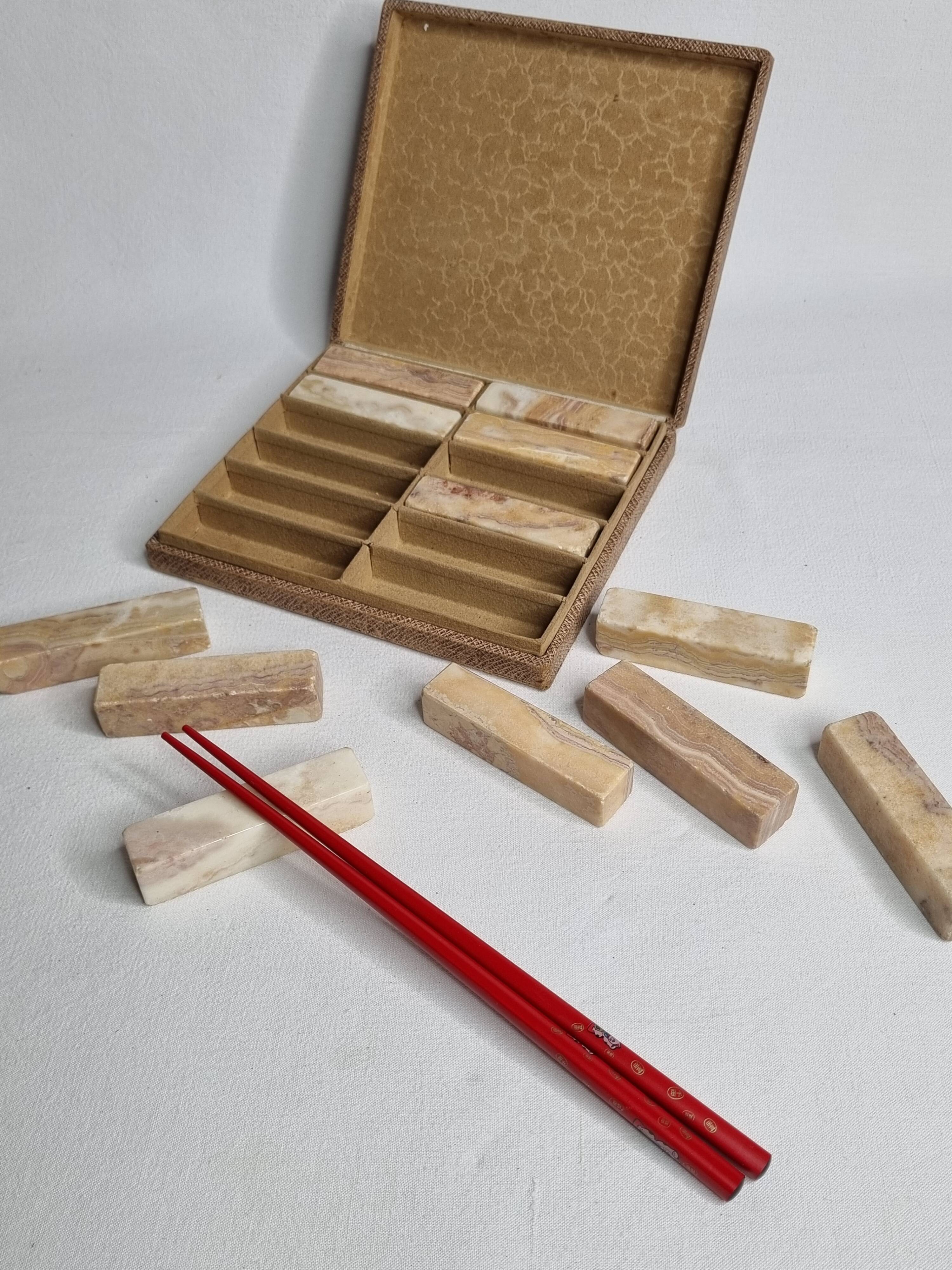 Set of 12 veined onyx knife rests, original box from the 1970s.