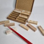 Set of 12 veined onyx knife rests, original box from the 1970s.