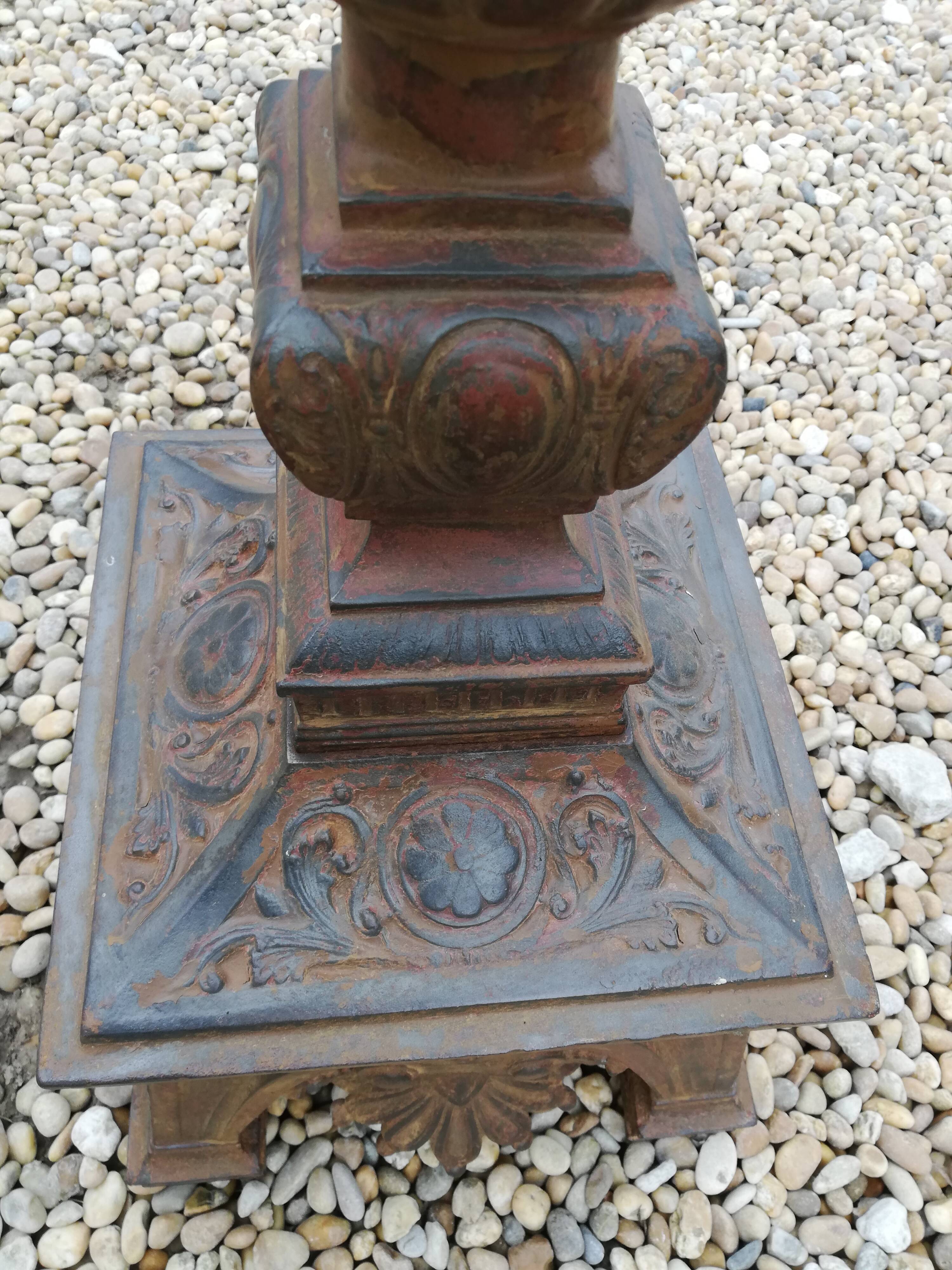 Cast iron exterior lamppost