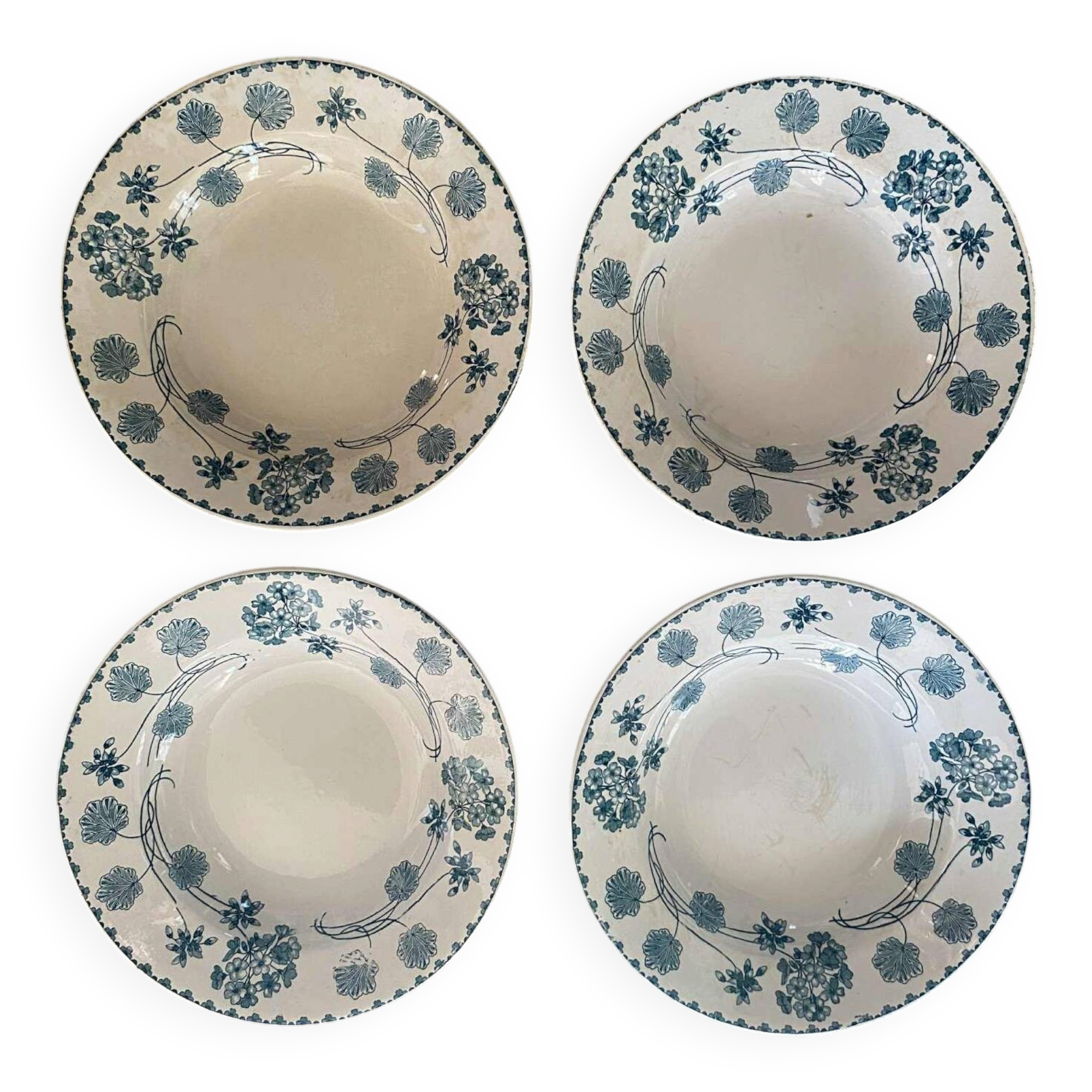 Deep plates Sarreguemines geranium model in blue 1900.