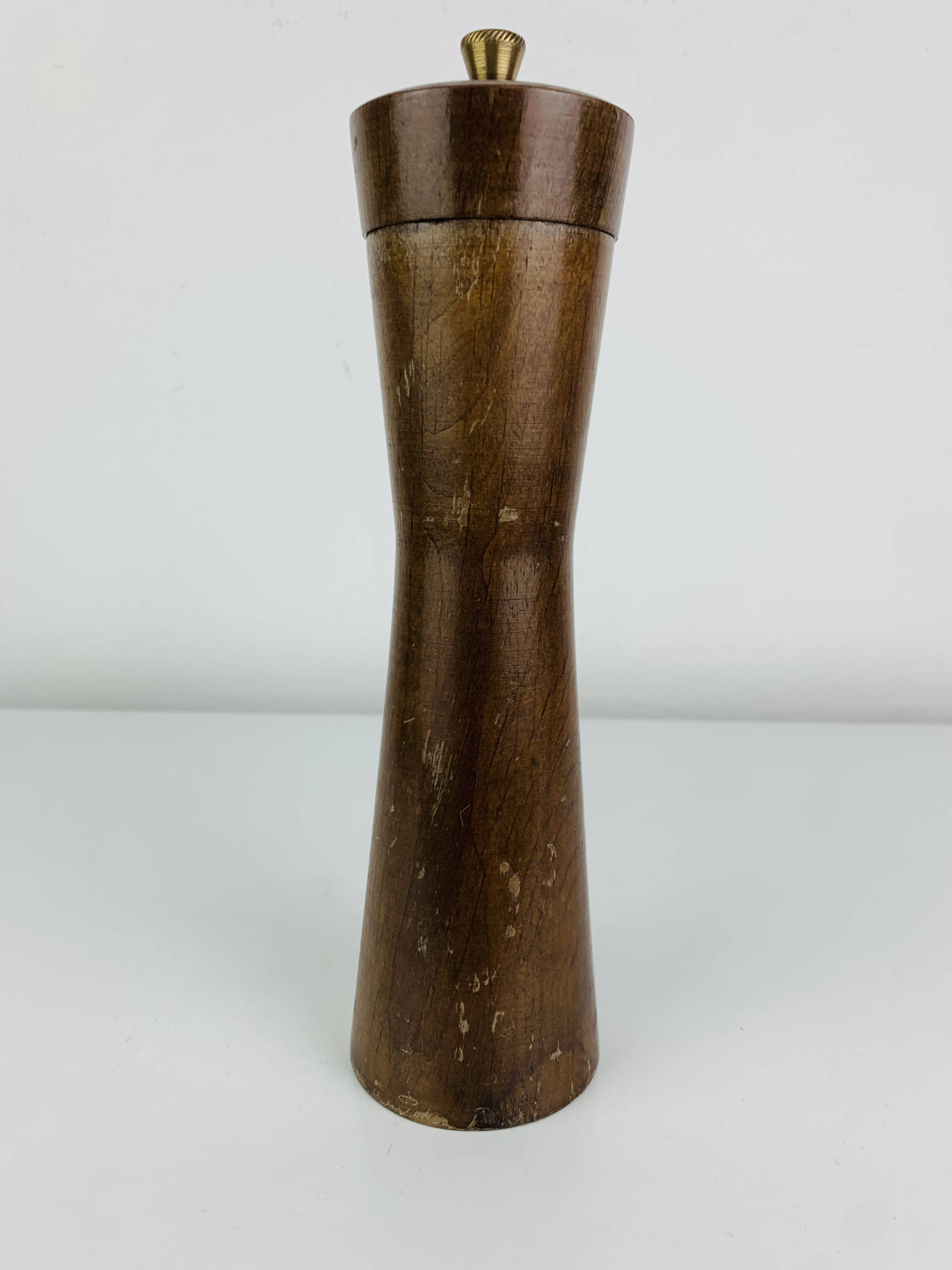 Scandinavian diabolo teak pepper mill/pepper grinder from the 1960s.