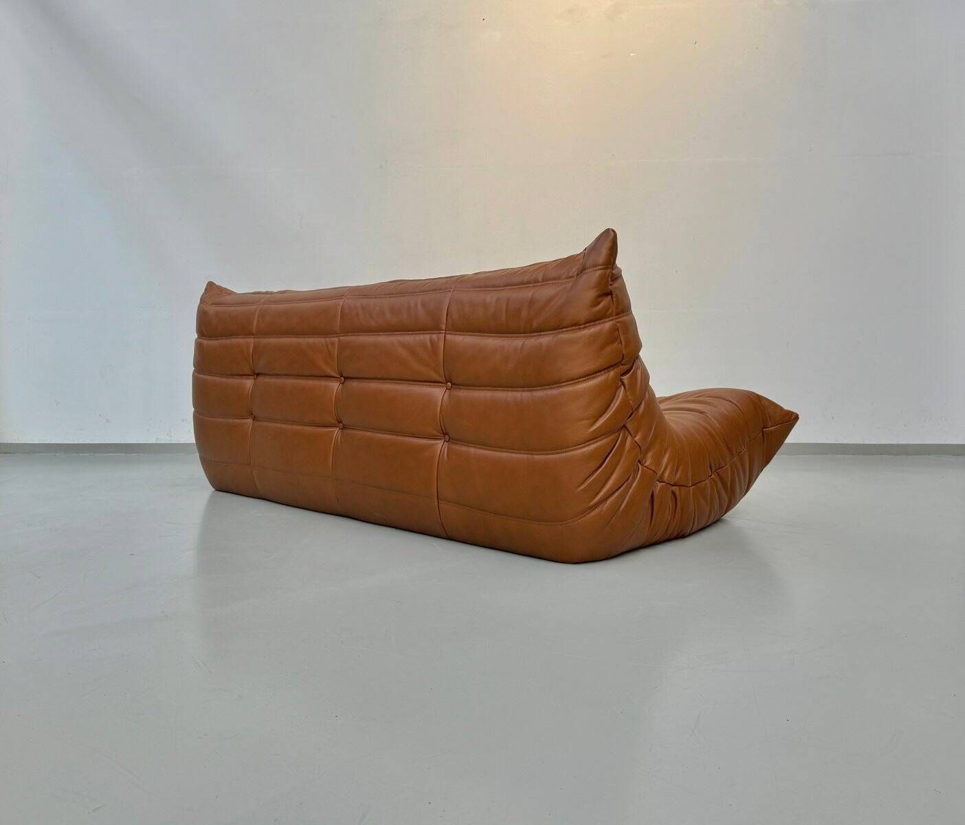 Canapé 3 places Togo en cuir cognac foncé par Michel Ducaroy pour Ligne Roset