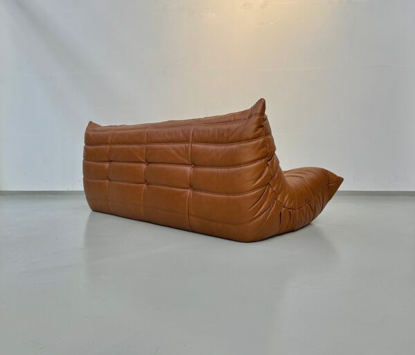 Canapé 3 places Togo en cuir cognac foncé par Michel Ducaroy pour Ligne Roset