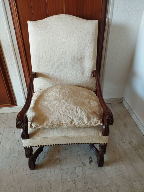 Fauteuil bois et tissus de style Louis XIV (ou de style Haute Époque /