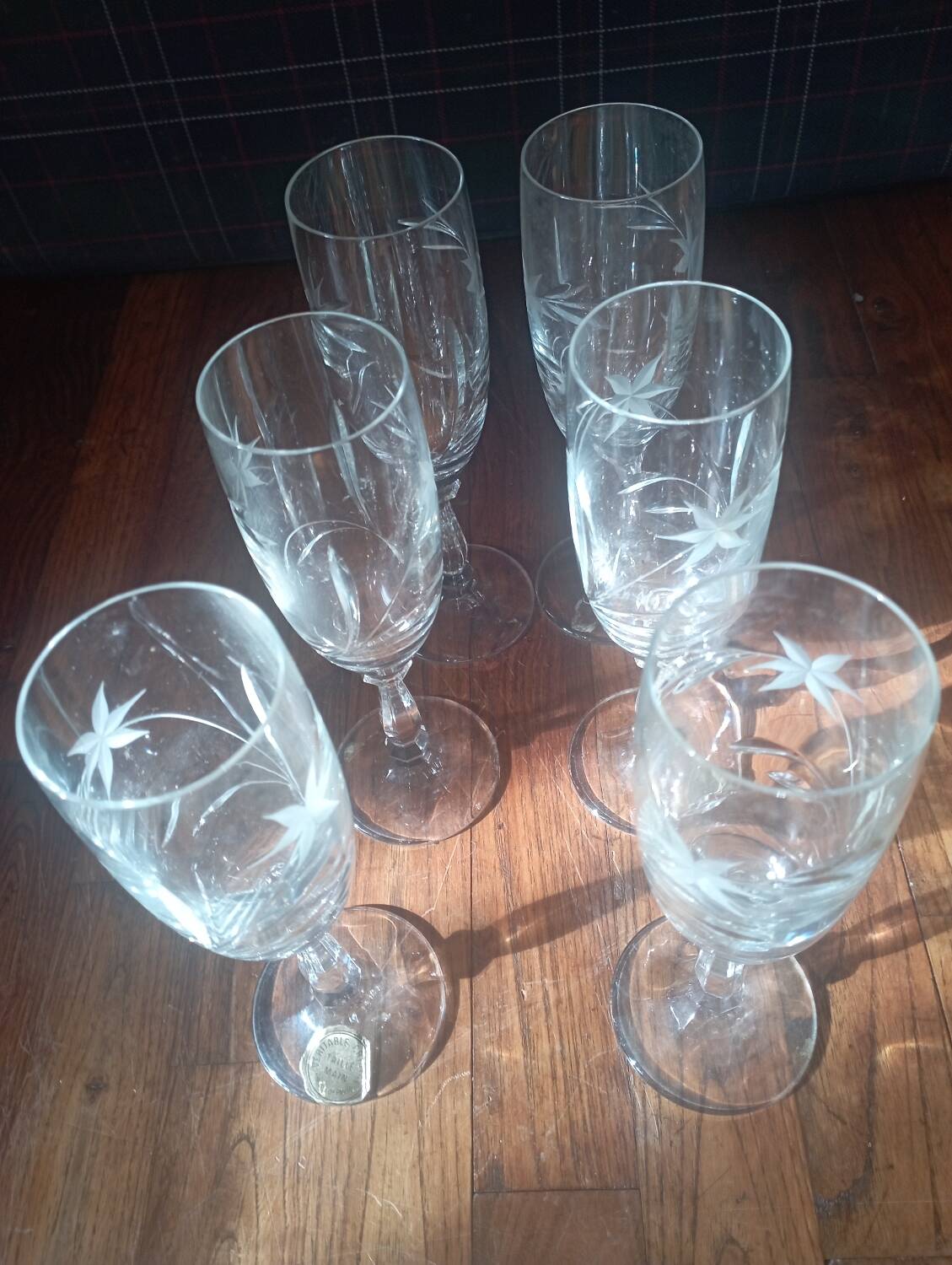 6 hand-cut crystal champagne flutes