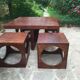 Table basse en teck avec ses 4 tabourets