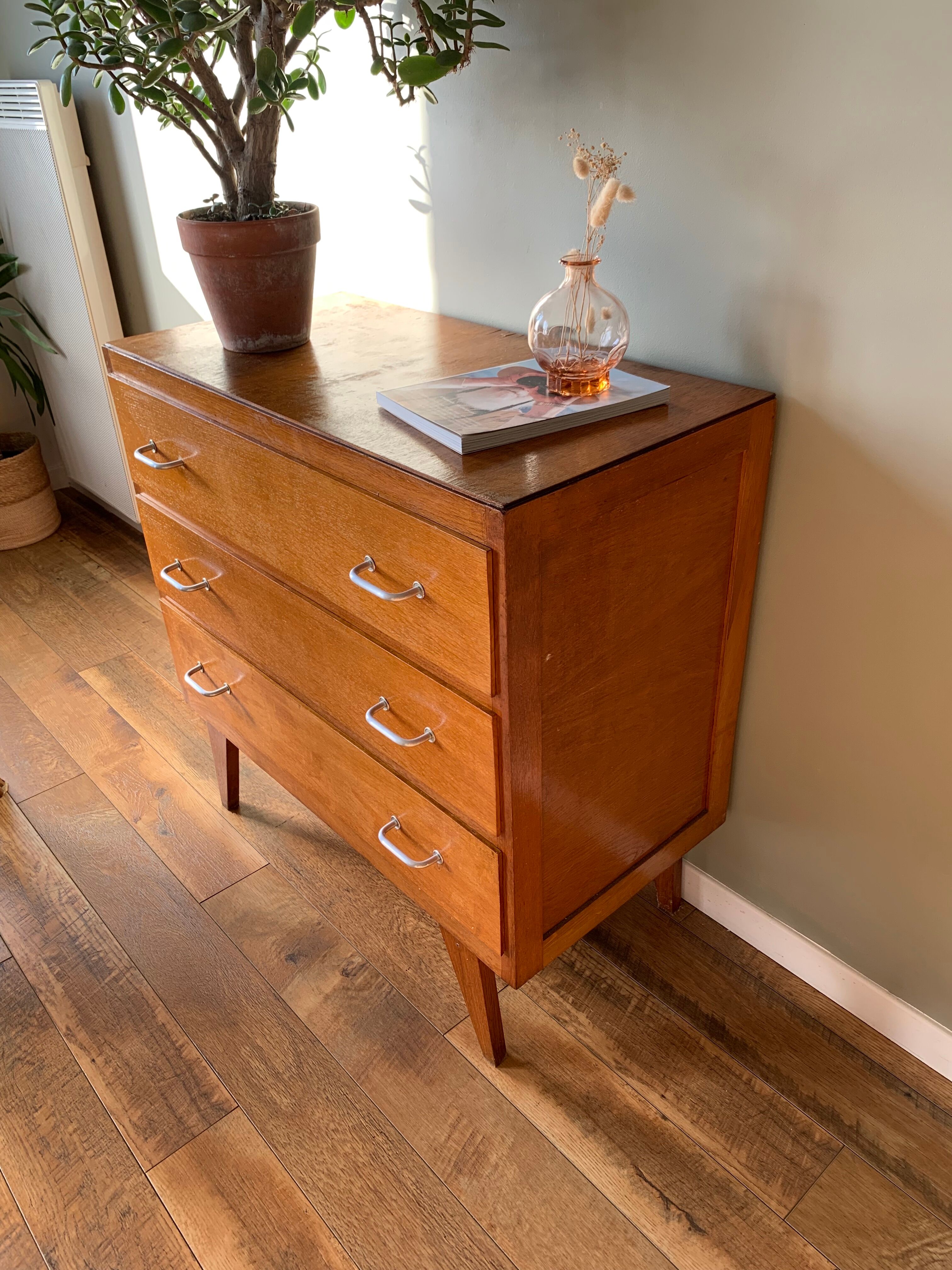 Vintage dresser compass feet