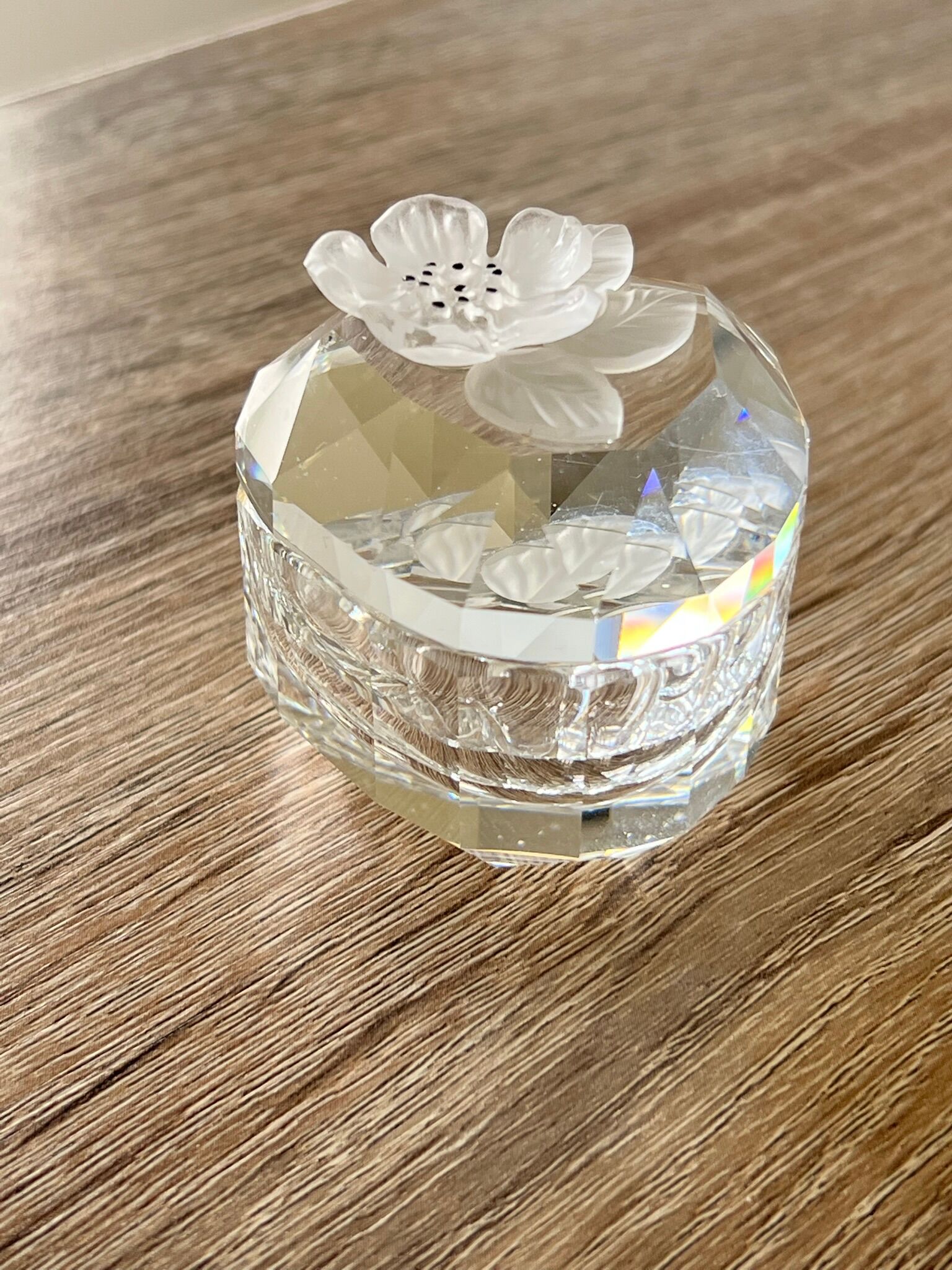 Vintage swarovski crystal jewerly box, frosted flower on the lid. signed, beautiful gift/