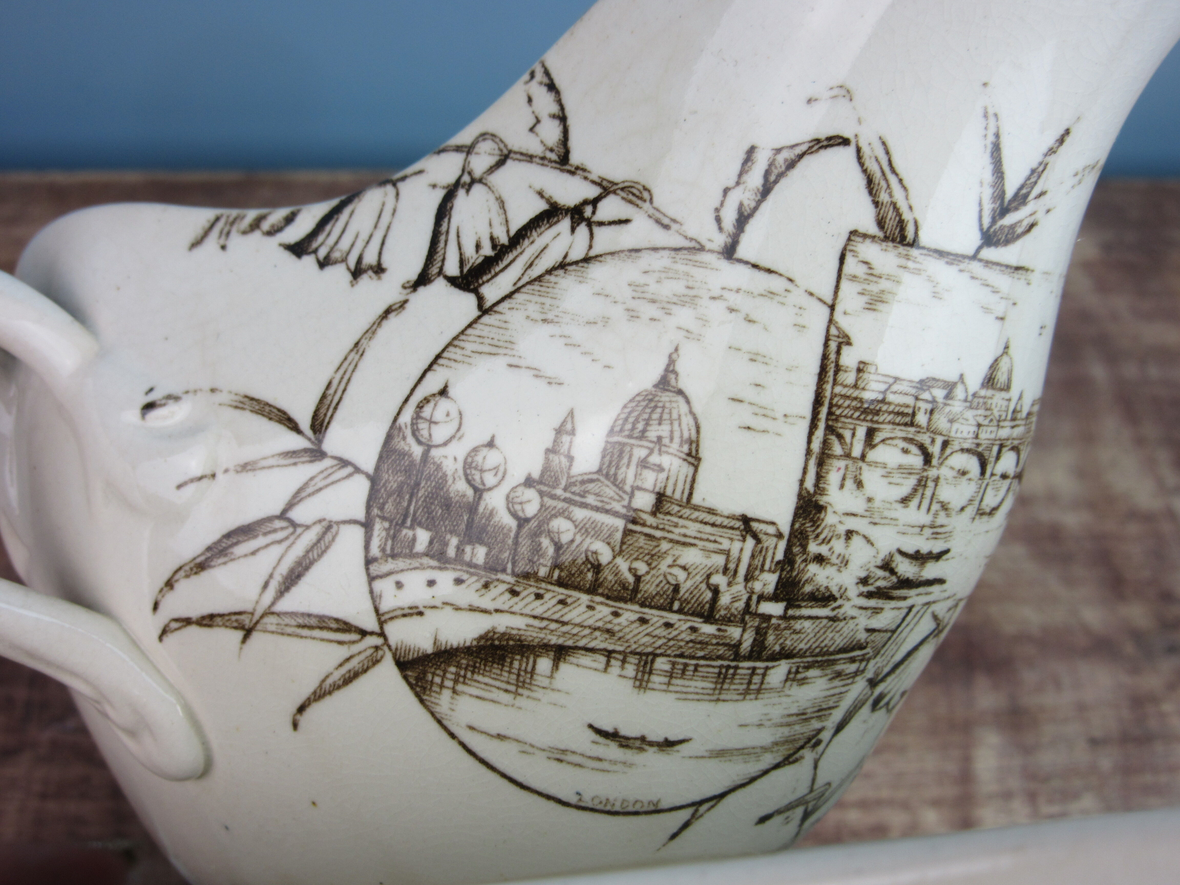 Saucière terre de fer, city landscapes