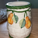 Utensil pot