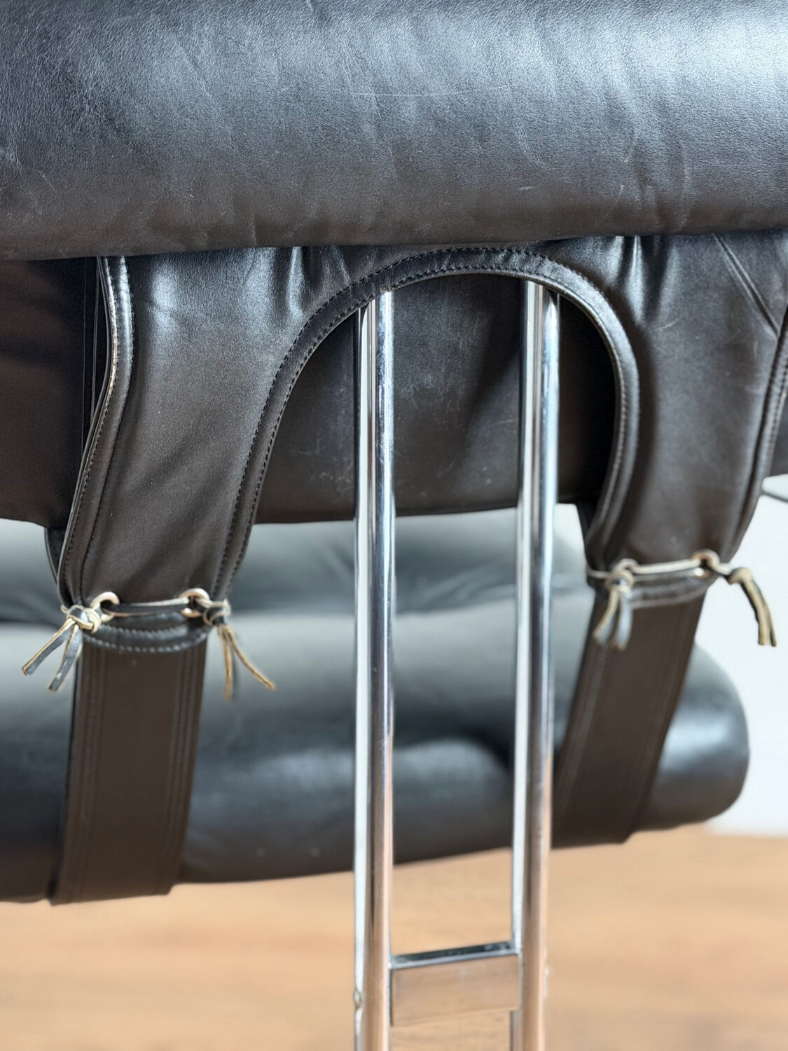 Pair of "Tucroma" armchairs – Guido Faleschini for iMariani – Italy