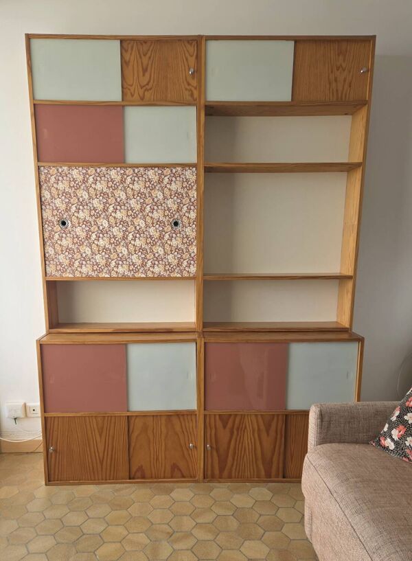 Grande bibliotheque cache TV