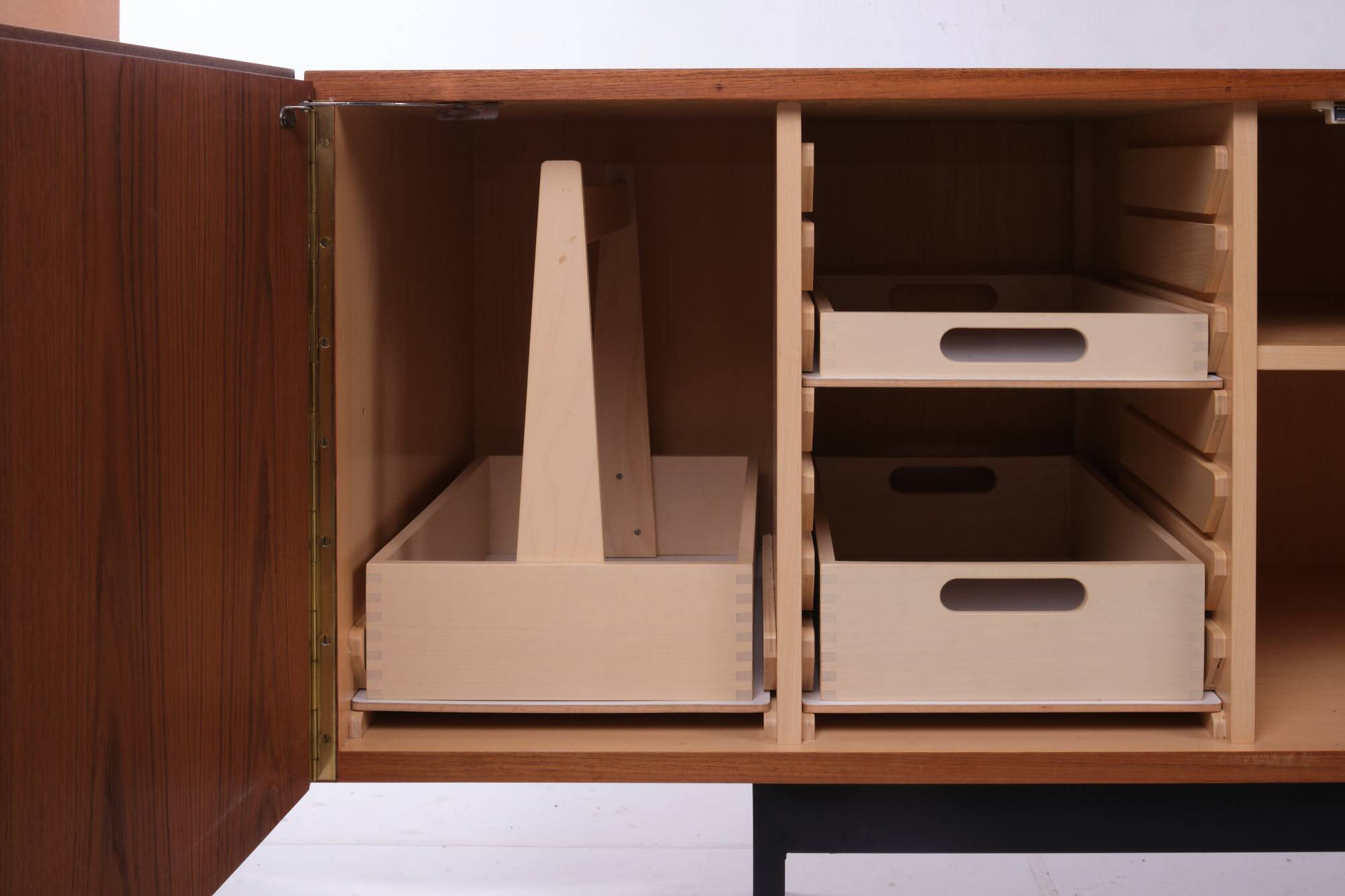 Buffet B40, by Dieter Wäckerlin for Behr. Teak wood.