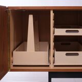 B40 sideboard, by Dieter Wäckerlin for Behr. Teak wood