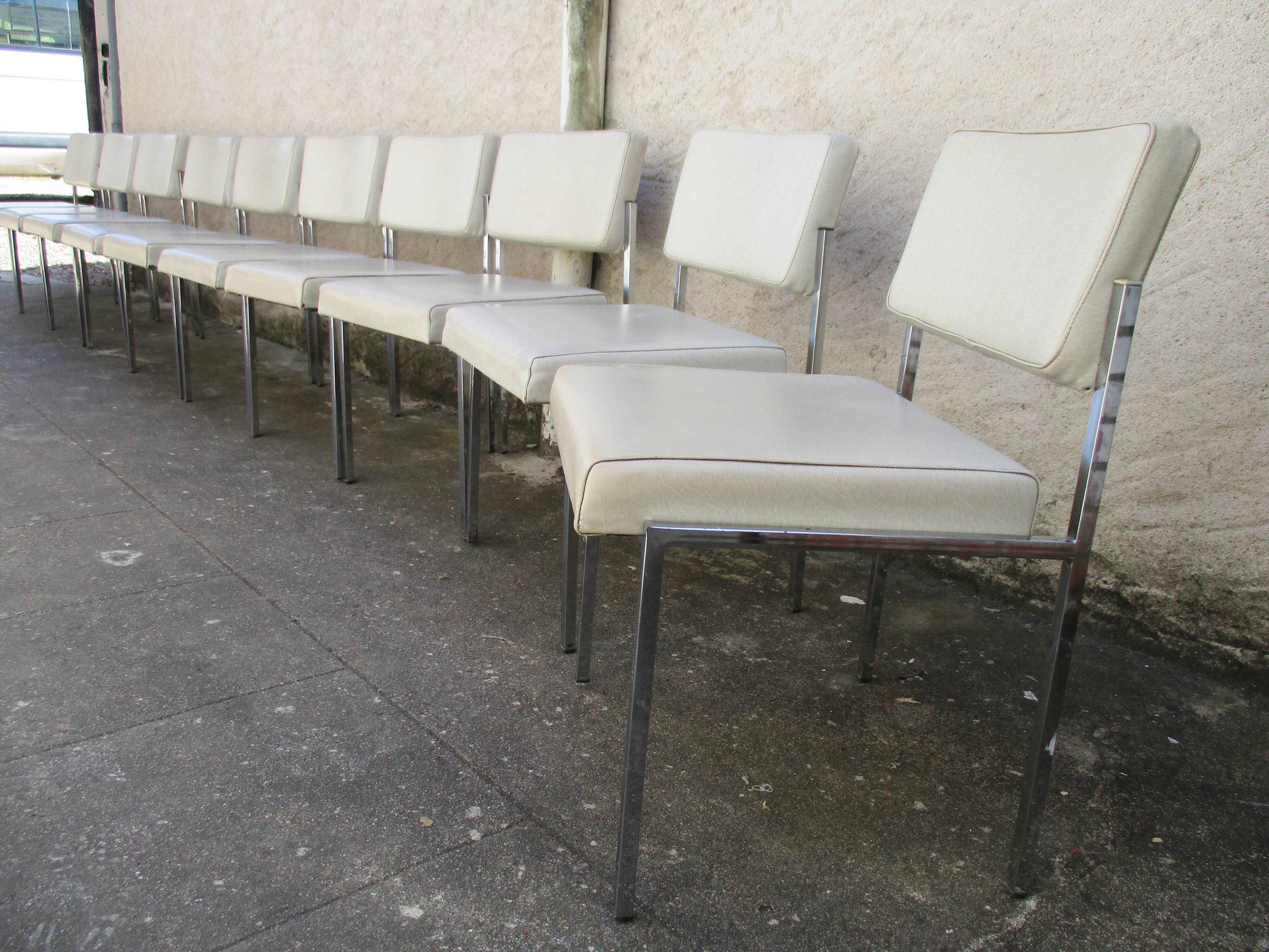Lot of 10 chairs Strafor 70s