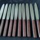 Coffret de 10 couteaux vintage  manches en bakélite brune