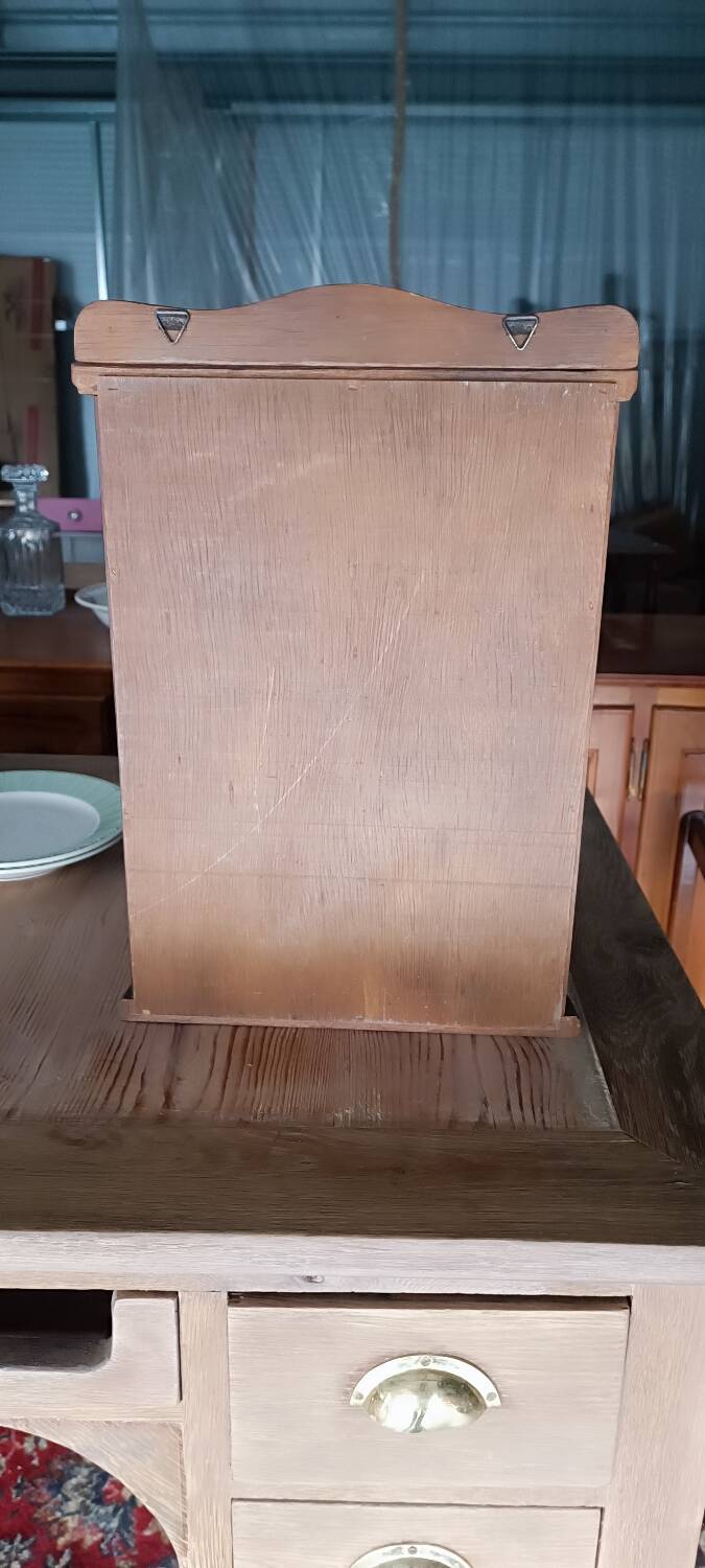 Rounded wall display case