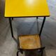 Table et chaise d’école petite enfance vintage