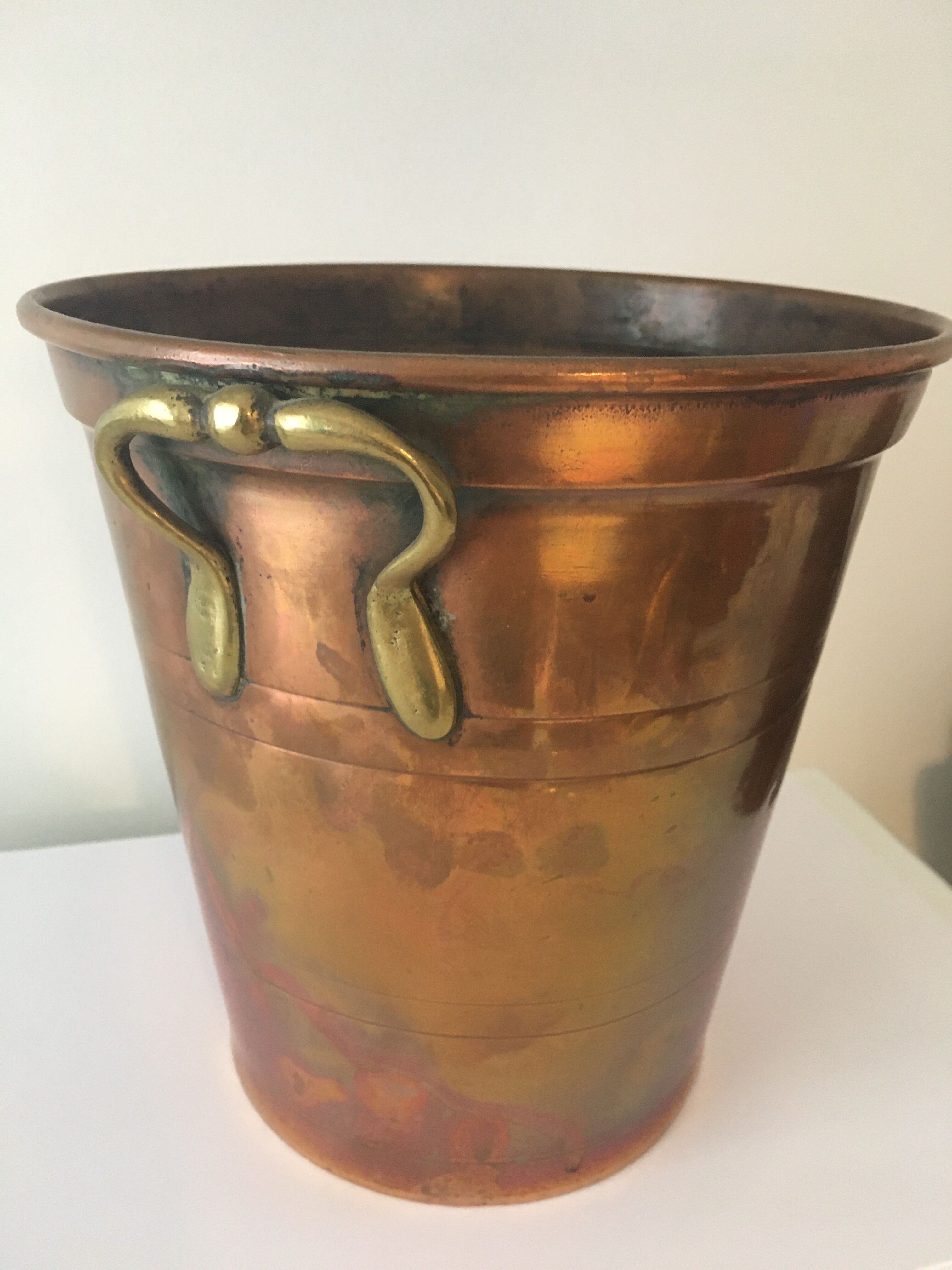 Old 19th century ice bucket refresher