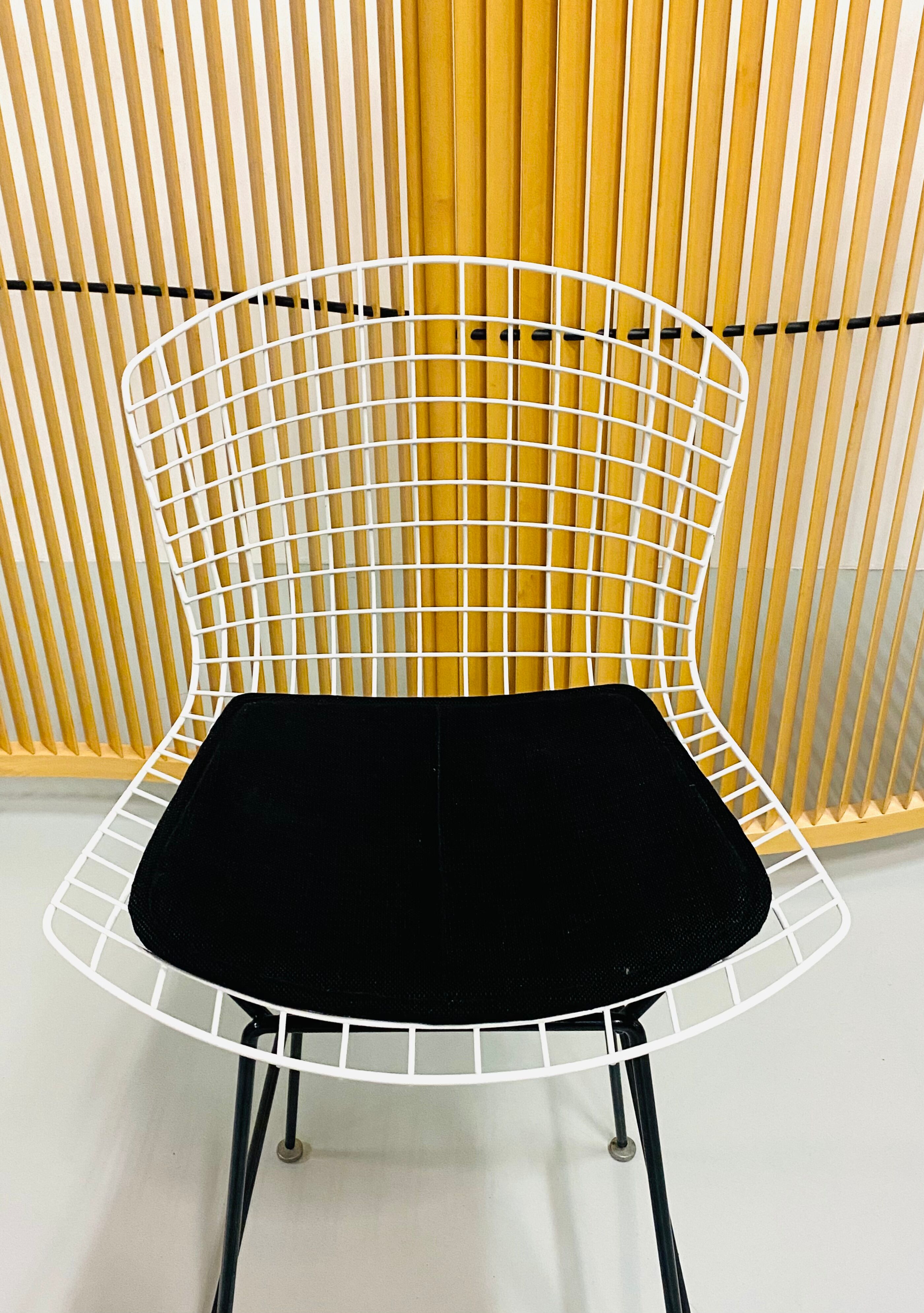 Wire barstools by Harry Bertoia for Knoll, 1960