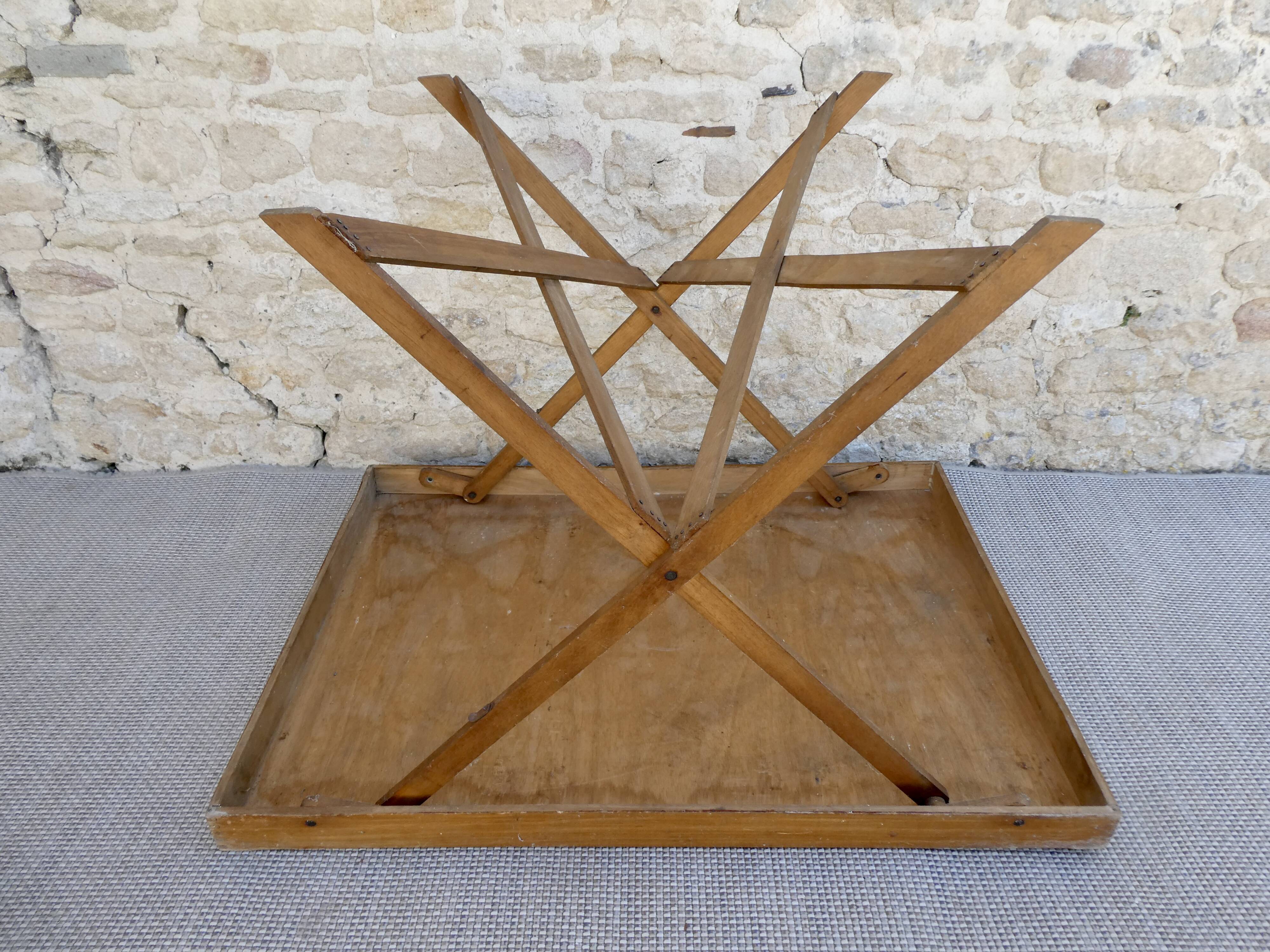 Table and its 3 folding wooden chairs for children, 50s, compactable