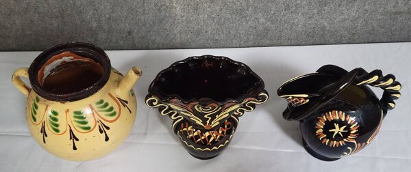Ensemble composé de trois pièces en céramique vernissée