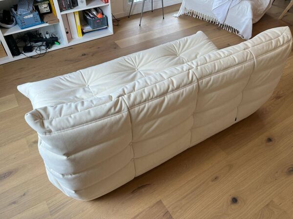 Canapé 3 places Togo Ligne Roset en Alcantara coloris Eggshell