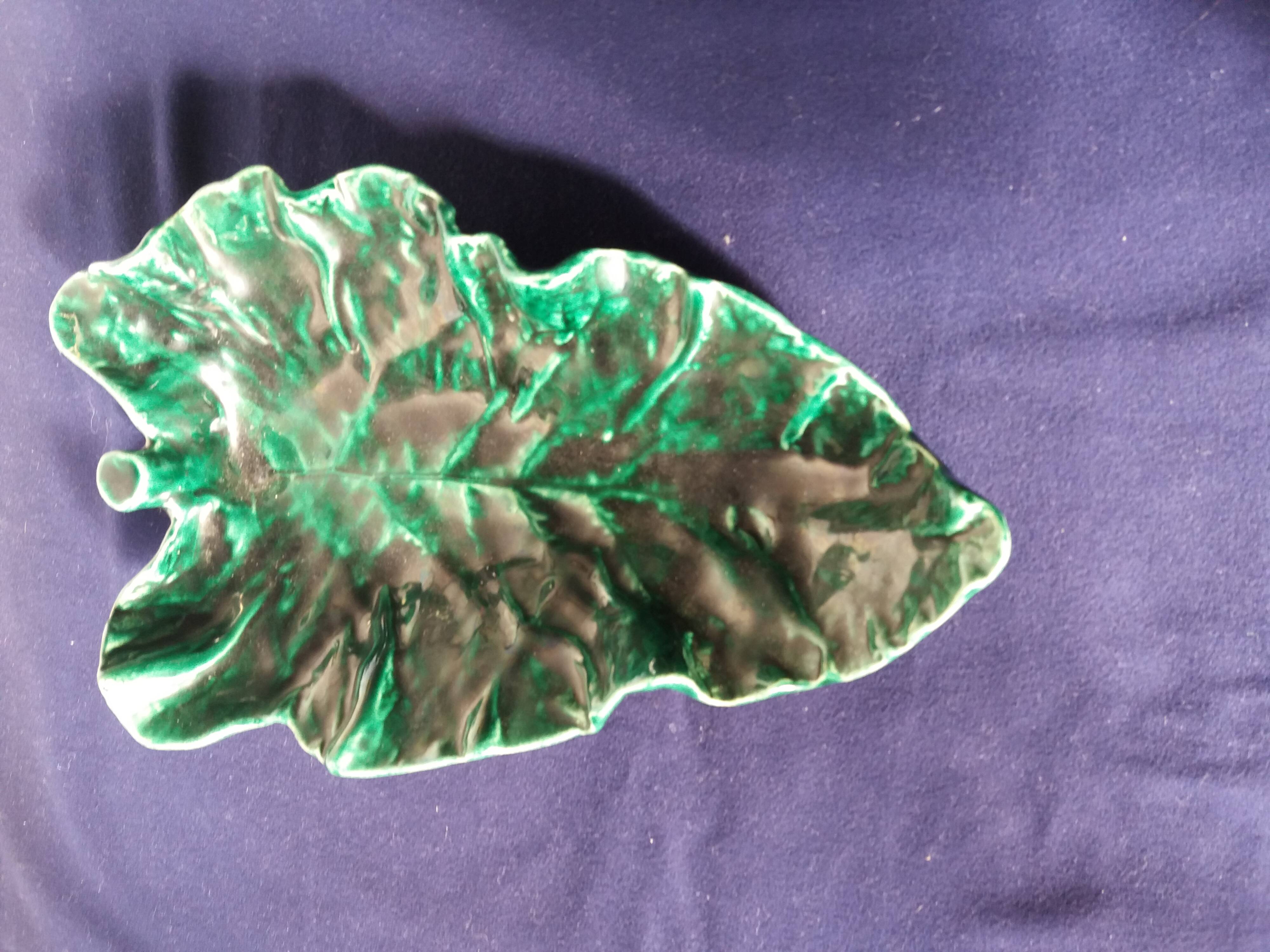 Artist's cup in the shape of a leaf in slip signed