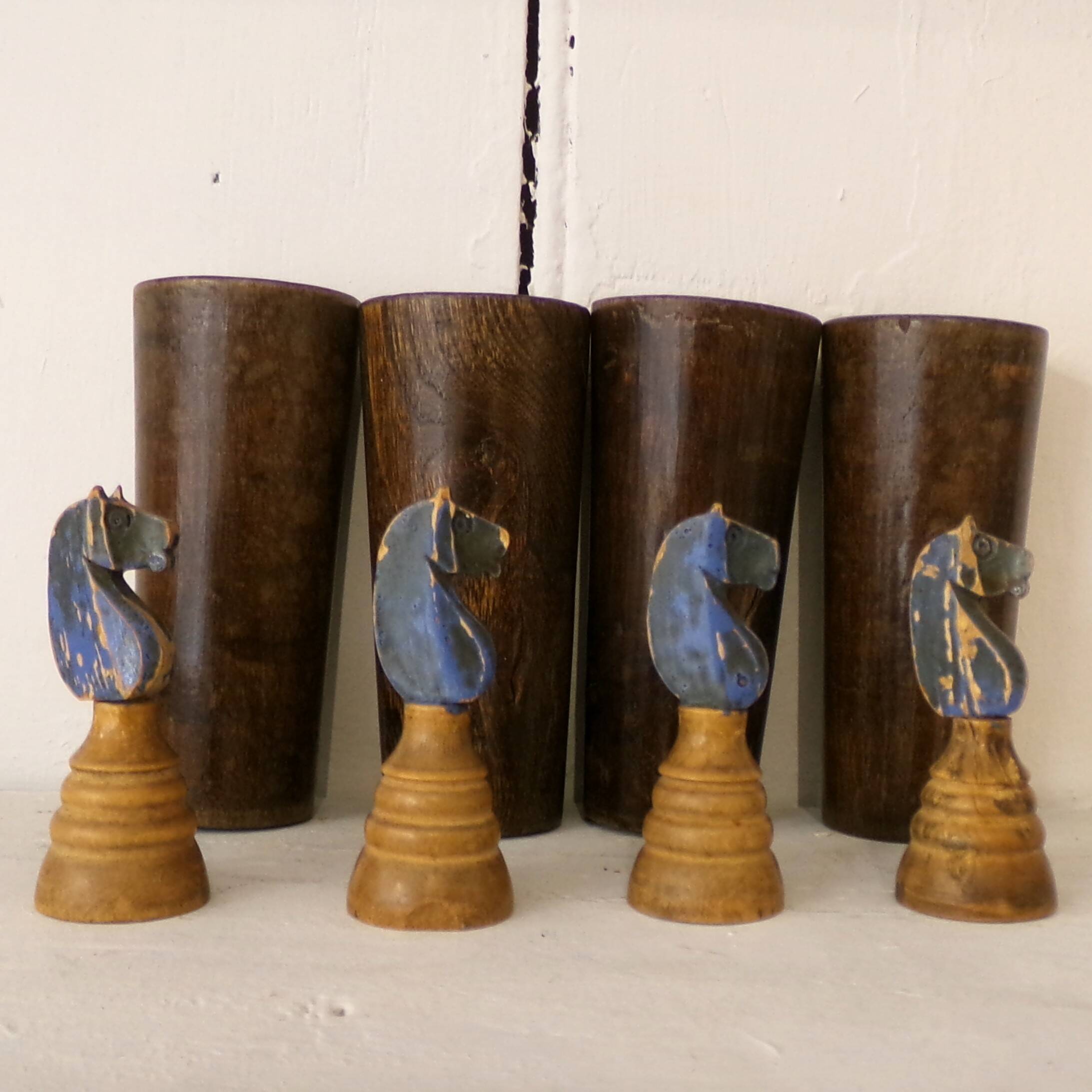 Deluxe Antique Game Little Horses 4 cups 4 dice made of bone and 16 horses