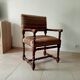 Ancien fauteuil "caqueteuse" de style Louis XIII