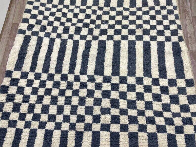 Handmade Moroccan Beni Ourain rug, size 140 x 260 cm.