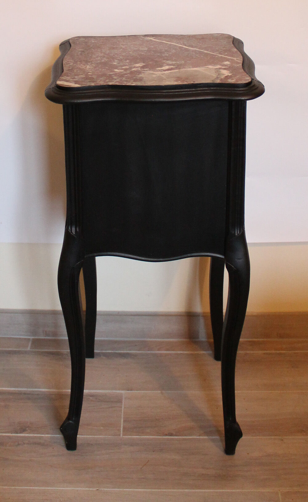 Table de chevet Louis XV patinée noire