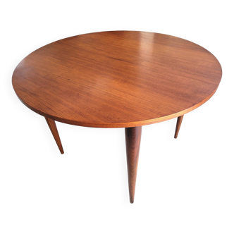 Scandinavian design round table in teak and veneer