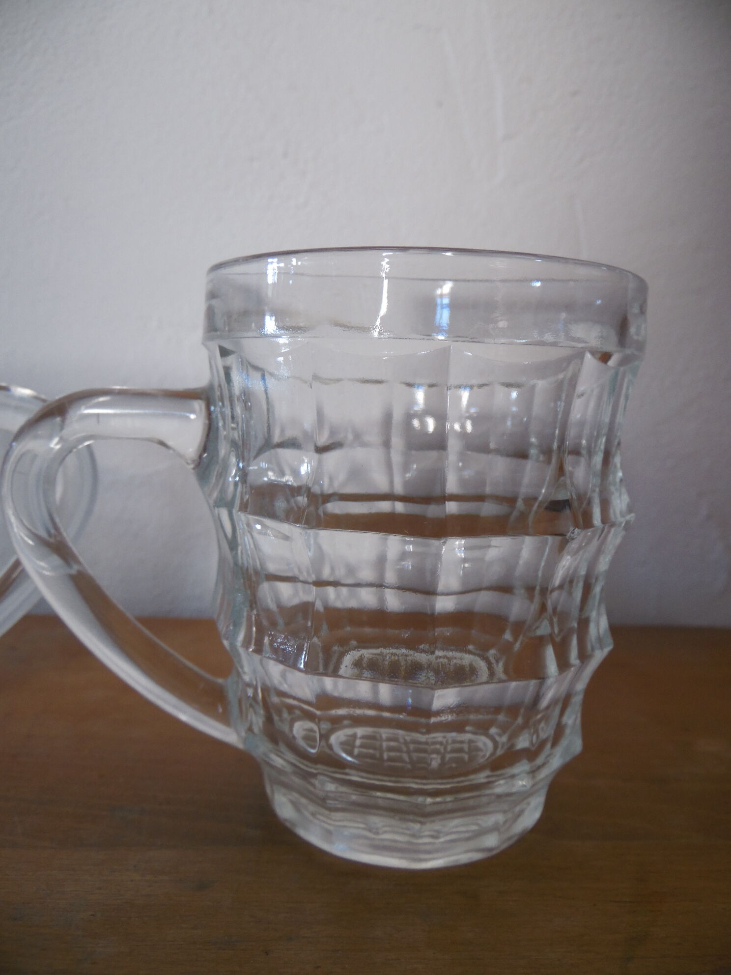 4 transparent glass mugs