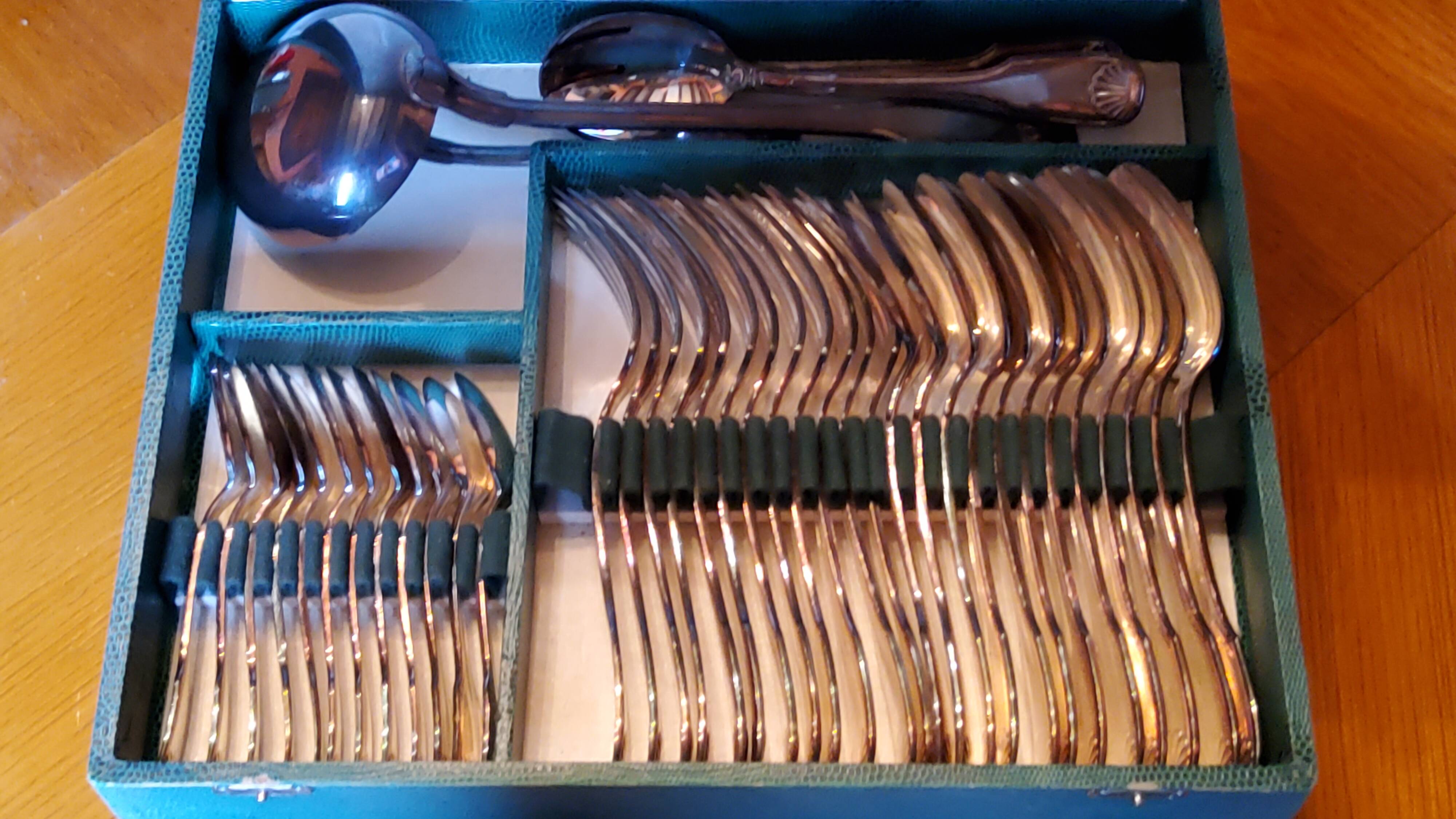Silver metal housewife of the 50s shell model 76 pieces in its box