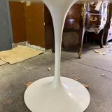 Table ronde marbre d’Ereo Saarinen édition Knoll